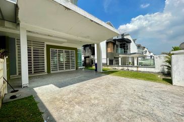 (GATED GUARDED) 2 Storey Semi-D Greenhill Residence Seksyen U10 Shah Alam