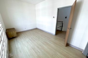 (GATED GUARDED) 2 Storey Semi-D Greenhill Residence Seksyen U10 Shah Alam