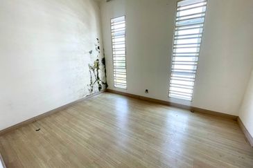 (GATED GUARDED) 2 Storey Semi-D Greenhill Residence Seksyen U10 Shah Alam