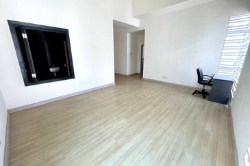 (GATED GUARDED) 2 Storey Semi-D Greenhill Residence Seksyen U10 Shah Alam