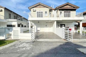 (RENOVATED) 2 Storey SEMI-D Cluster Taman Desiran Bayu Puchong