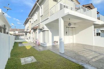 (RENOVATED) 2 Storey SEMI-D Cluster Taman Desiran Bayu Puchong