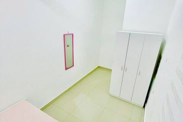 (RENOVATED) 2 Storey SEMI-D Cluster Taman Desiran Bayu Puchong