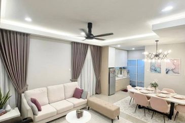 (RENOVATED) 2 Storey SEMI-D Cluster Taman Desiran Bayu Puchong