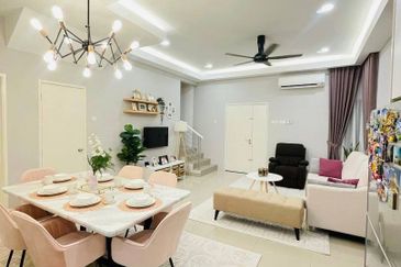 (RENOVATED) 2 Storey SEMI-D Cluster Taman Desiran Bayu Puchong