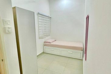 (RENOVATED) 2 Storey SEMI-D Cluster Taman Desiran Bayu Puchong