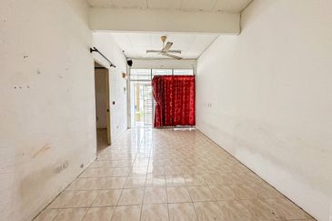 (FACING OPEN) Single Storey Bandar Saujana Putra SP 1