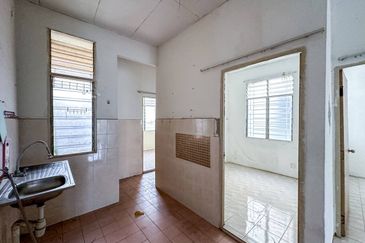 (FACING OPEN) Single Storey Bandar Saujana Putra SP 1