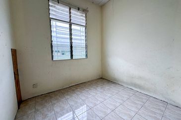 (FACING OPEN) Single Storey Bandar Saujana Putra SP 1
