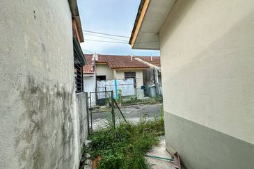 (FACING OPEN) Single Storey Bandar Saujana Putra SP 1