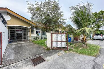 (FACING OPEN) Single Storey Bandar Saujana Putra SP 1