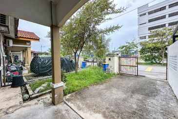 (FACING OPEN) Single Storey Bandar Saujana Putra SP 1