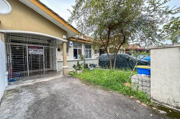 (FACING OPEN) Single Storey Bandar Saujana Putra SP 1