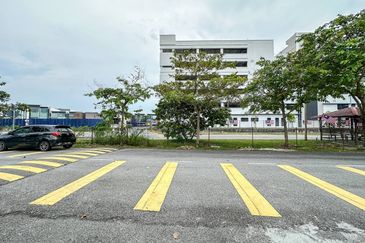 (FACING OPEN) Single Storey Bandar Saujana Putra SP 1