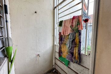 (FACING OPEN) Single Storey Bandar Saujana Putra SP 1