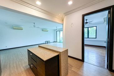 (CORNER UNIT) Renovated Gardenview Residence Condominium Cyberjaya