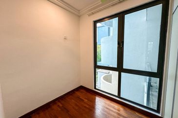 (CORNER UNIT) Renovated Gardenview Residence Condominium Cyberjaya