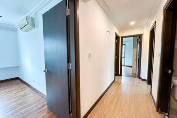 (CORNER UNIT) Renovated Gardenview Residence Condominium Cyberjaya