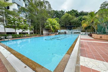 (CORNER UNIT) Renovated Gardenview Residence Condominium Cyberjaya