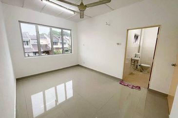 (RENOVATED) 2 Storey Terrace Taman Kinrara, Puchong