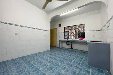 (RENOVATED) 2 Storey Terrace Taman Kinrara, Puchong