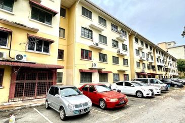 (WELL KEPT) Sri Era Flat @ Desa Latania, Seksyen 36 Shah Alam