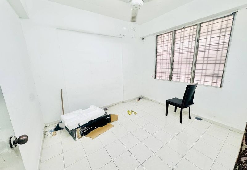 (LOWCOST)(LEVEL 4) Pangsapuri Seri Pagi, Taman Bukit Serdang