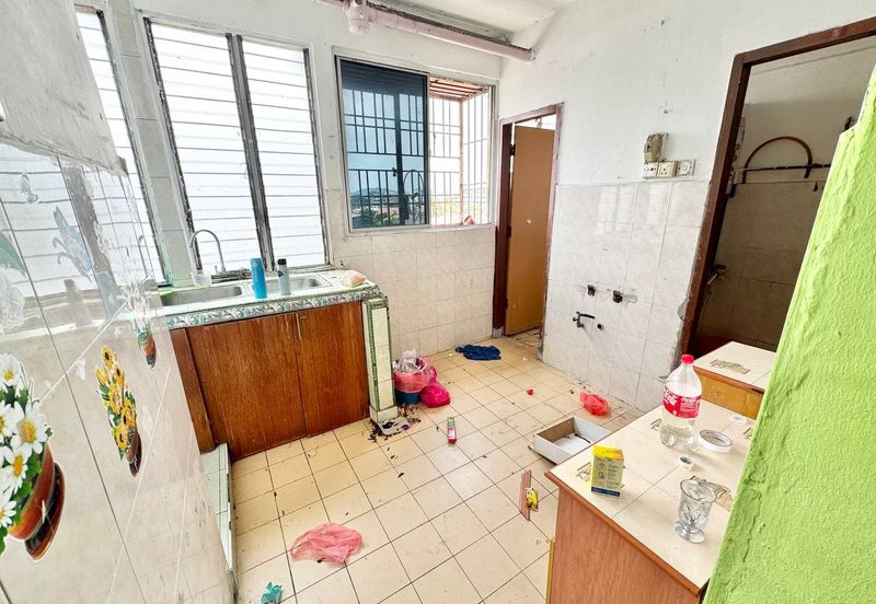 (LOWCOST)(LEVEL 4) Pangsapuri Seri Pagi, Taman Bukit Serdang