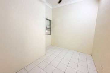 (GROUND FLOOR) Renovated Townhouse Taman Lagenda Suria Hulu Langat 