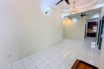 (GROUND FLOOR) Renovated Townhouse Taman Lagenda Suria Hulu Langat 