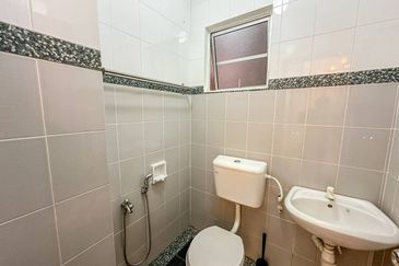 (GROUND FLOOR) Renovated Townhouse Taman Lagenda Suria Hulu Langat 