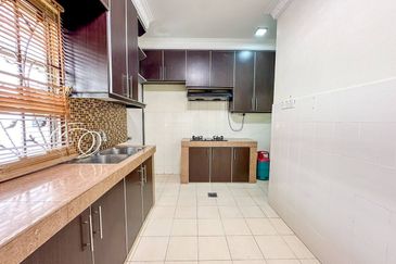(GROUND FLOOR) Renovated Townhouse Taman Lagenda Suria Hulu Langat 