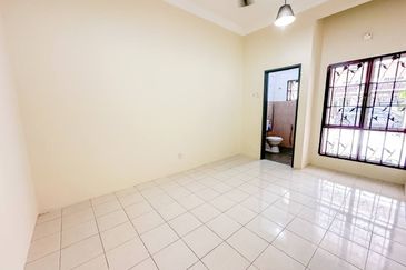 (GROUND FLOOR) Renovated Townhouse Taman Lagenda Suria Hulu Langat 