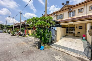 (GROUND FLOOR) Renovated Townhouse Taman Lagenda Suria Hulu Langat 