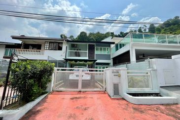 (RENOVATED) 2 Storey House Taman Zooview Ampang Kemensah