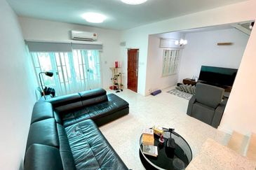 (RENOVATED) 2 Storey House Taman Zooview Ampang Kemensah