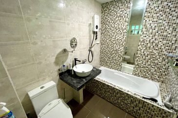 (RENOVATED) 2 Storey House Taman Zooview Ampang Kemensah