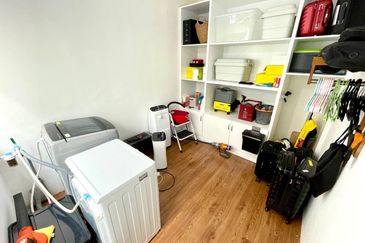 (RENOVATED) 2 Storey House Taman Zooview Ampang Kemensah