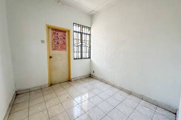 (FULL EXTENDED)(RENOVATED) 2 Storey Jalan Kebun Nenas Bandar Putera Klang