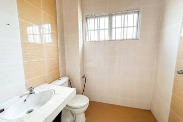 (FULL EXTENDED)(RENOVATED) 2 Storey Jalan Kebun Nenas Bandar Putera Klang