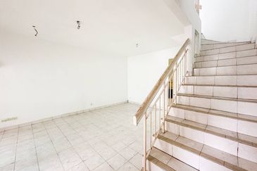 (FULL EXTENDED)(RENOVATED) 2 Storey Jalan Kebun Nenas Bandar Putera Klang