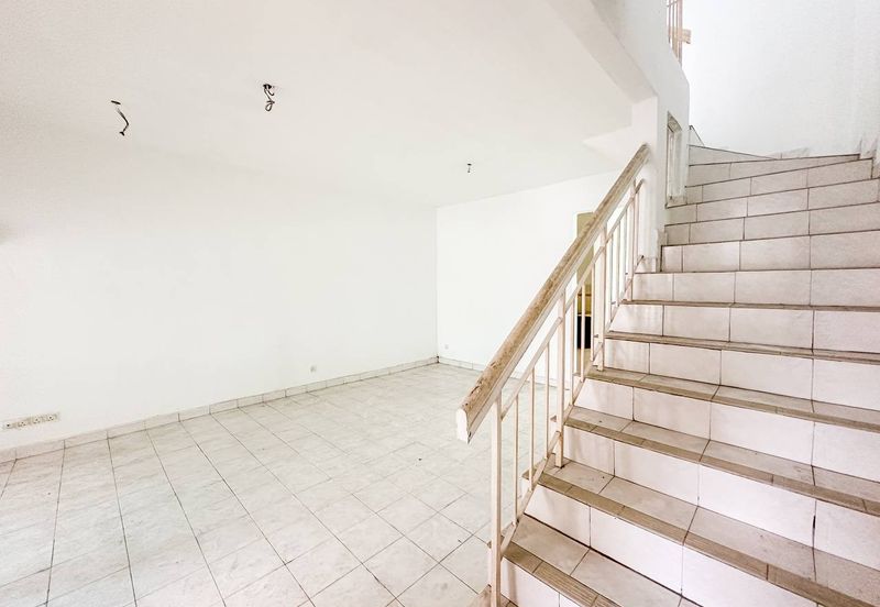 (FULL EXTENDED)(RENOVATED) 2 Storey Jalan Kebun Nenas Bandar Putera Klang