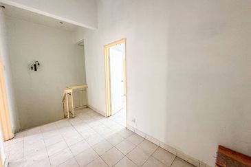 (FULL EXTENDED)(RENOVATED) 2 Storey Jalan Kebun Nenas Bandar Putera Klang