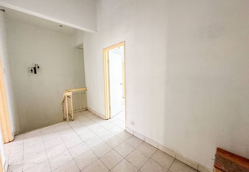 (FULL EXTENDED)(RENOVATED) 2 Storey Jalan Kebun Nenas Bandar Putera Klang