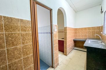 (FULL EXTENDED)(RENOVATED) 2 Storey Jalan Kebun Nenas Bandar Putera Klang