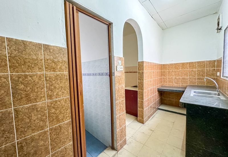 (FULL EXTENDED)(RENOVATED) 2 Storey Jalan Kebun Nenas Bandar Putera Klang