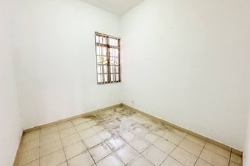 (FULL EXTENDED)(RENOVATED) 2 Storey Jalan Kebun Nenas Bandar Putera Klang