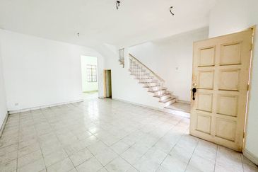 (FULL EXTENDED)(RENOVATED) 2 Storey Jalan Kebun Nenas Bandar Putera Klang