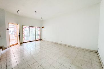 (FULL EXTENDED)(RENOVATED) 2 Storey Jalan Kebun Nenas Bandar Putera Klang