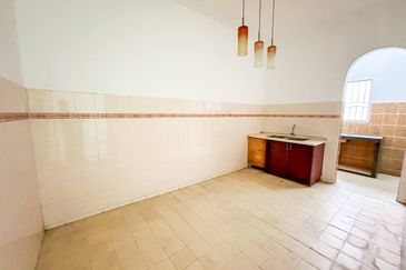 (FULL EXTENDED)(RENOVATED) 2 Storey Jalan Kebun Nenas Bandar Putera Klang